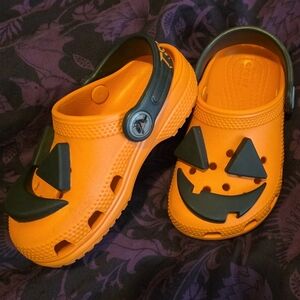 CROCS Light Up Orange Jack-o-lantern Clogs in Toddler Size 8